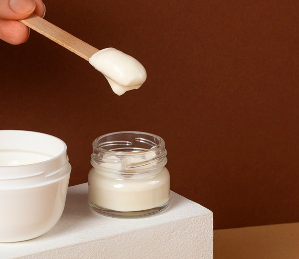 Traitements des grains de Fordyce sur la vulve Application de rétinoïdes topiques