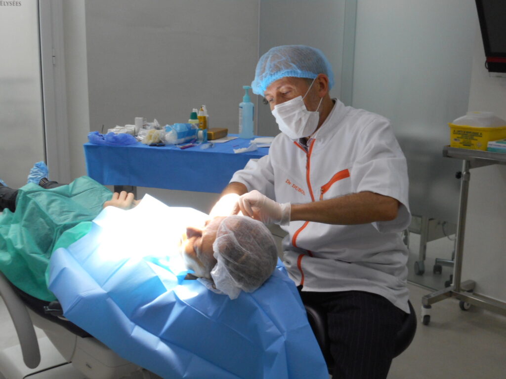Médecine Esthétique : bien choisir son praticien Clinique du Rond-Point des Champs Elysees à Paris formation Pose de fils