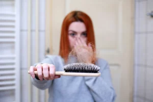 Mésothérapie ou PRP : lequel est le plus efficace pour traiter la perte de cheveux ?