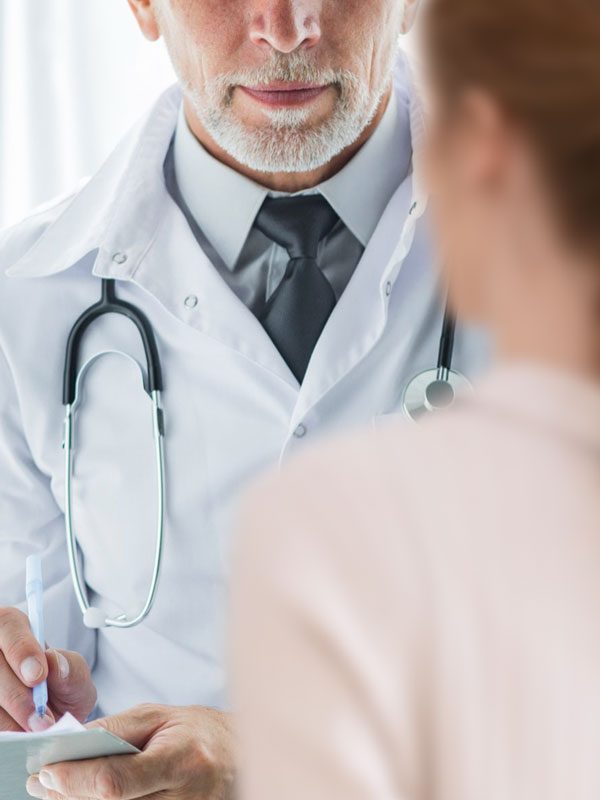 Consultation avec un médecin pour le traitement des plis d’amertume Consultation avec un médecin pour le traitement des plis d'amertume