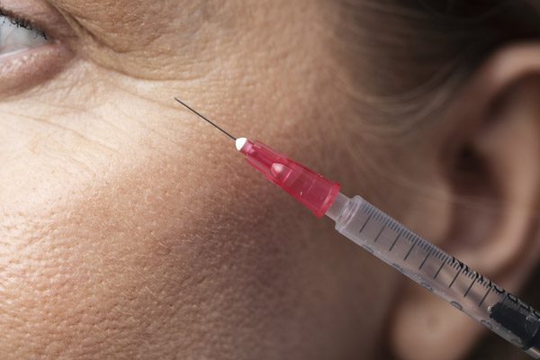 une seringue d’acide hyaluronique